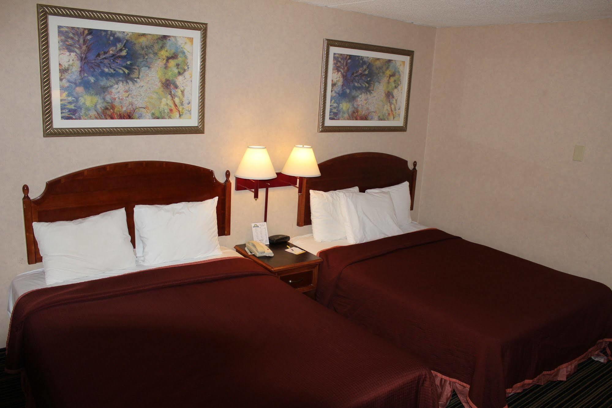 Days Inn By Wyndham Lenox Ma Eksteriør billede