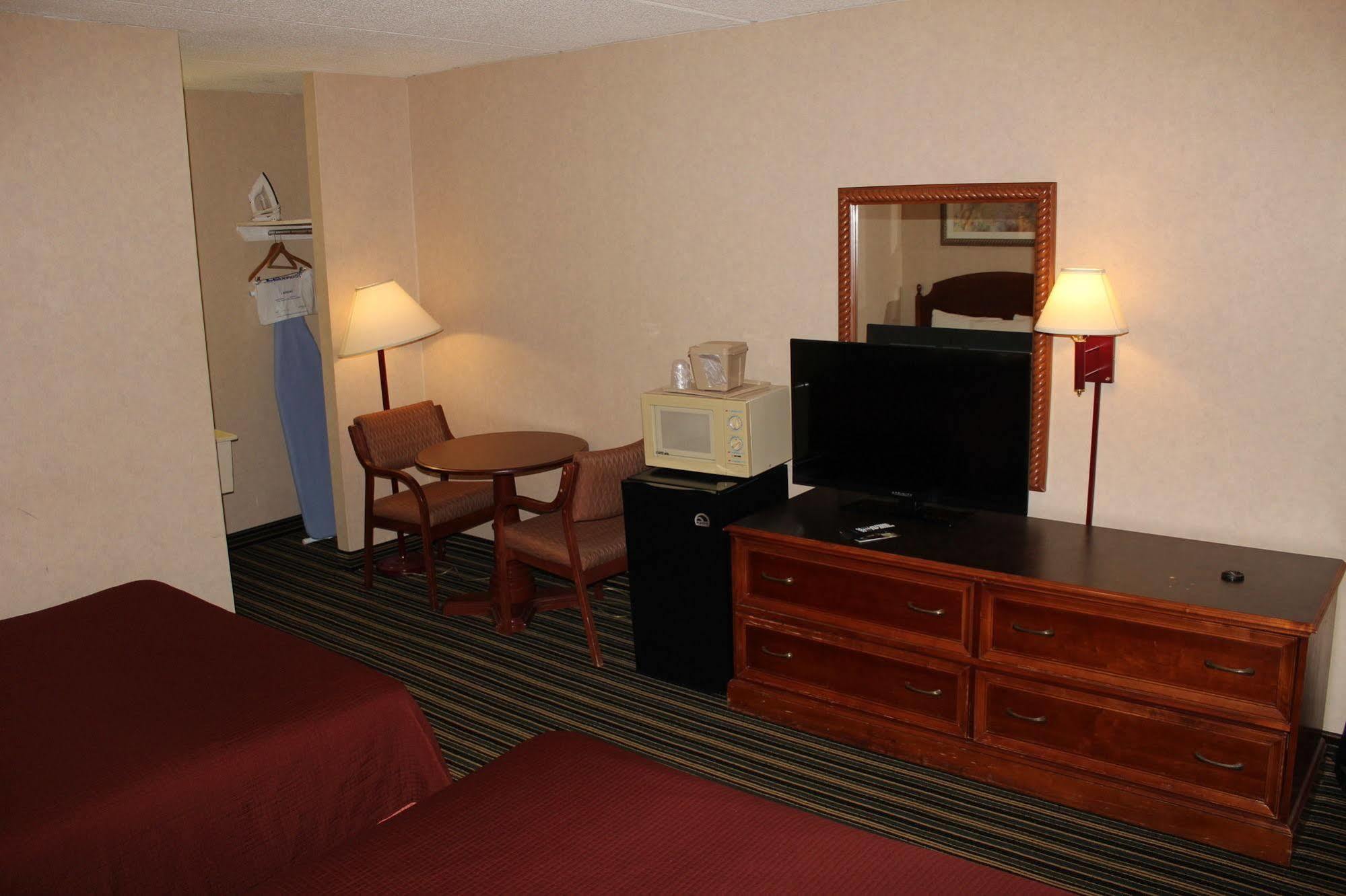 Days Inn By Wyndham Lenox Ma Eksteriør billede